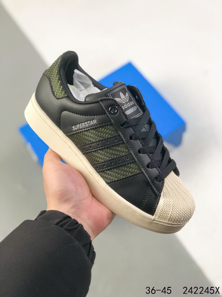 🈴️💰130
真标带半码！
阿迪达斯/Adidas Superstar 三叶草 贝壳头系列经典休闲运动板鞋。
ID:242245X
