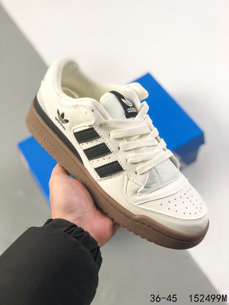 🈴️ 💰140
阿迪达斯Adidas Forum 84 Low cl低帮百搭潮流休闲运动板鞋。以复古篮球鞋的外形为基础，采用皮革拼接，简约百搭，更加贴合舒适。中底内侧网格造型起到点睛之笔，外底橡胶，更显复古
ID:152499M