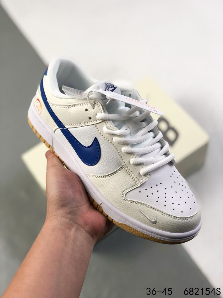 💰125
真标带半码!
耐克Nike SB Dunk Low 联名 复古低帮休闲运动滑板板鞋。采用脚感柔软舒适ZoomAir气垫,有效吸收滑板等极限运动在落地时带来的冲击力,为街头运动者们提供更好的保护
ID:682154S