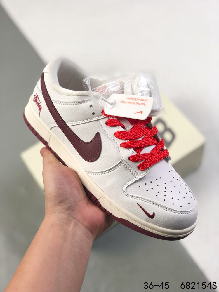 💰125
真标带半码!
耐克Nike SB Dunk Low 联名 复古低帮休闲运动滑板板鞋。采用脚感柔软舒适ZoomAir气垫,有效吸收滑板等极限运动在落地时带来的冲击力,为街头运动者们提供更好的保护
ID:682154S