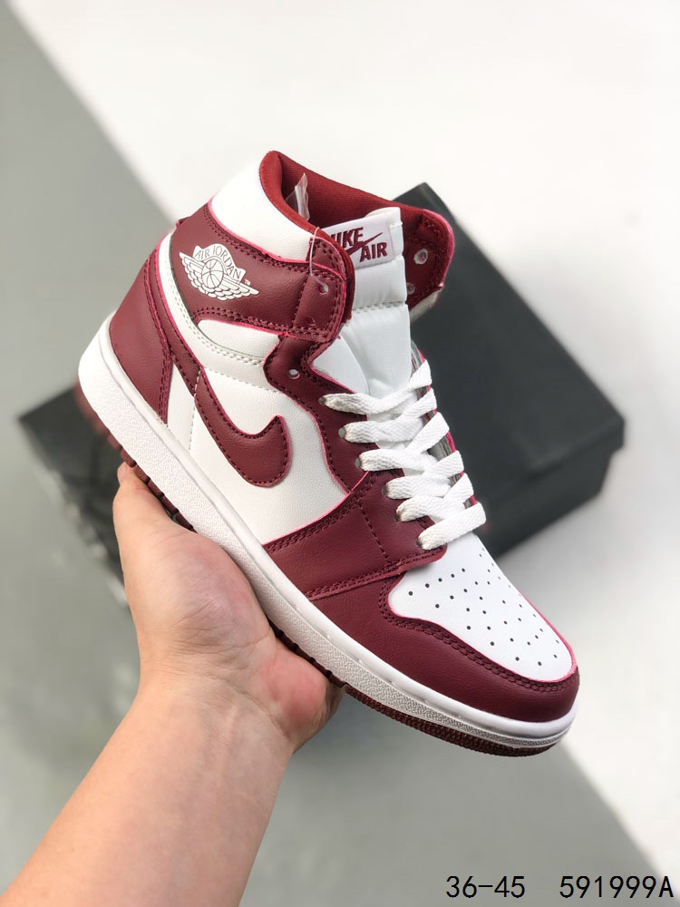 🈴️1⃣️ 💰115
乔丹Air Jordan 1 Low AJ1 WH 乔1 高帮复古文化休闲运动篮球鞋。凭借出色的性能和吸睛的外观, Air Jordan直是风球场和街头的时尚标杆。Air Jordan 1 从1985年面世的元年款汲取设计灵感,采用简洁大方的经典外观,熟悉中带一抹新颖。
ID:591999A