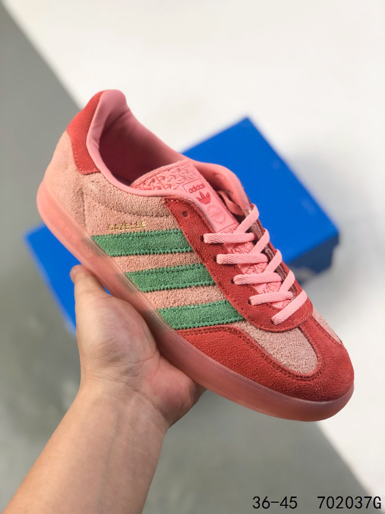 💰120
真标带半码!
阿迪达斯Adidas Gazelle Indoor 三叶草休闲防滑耐磨低帮板鞋
鞋头出色设计 塑就出众贴合感
稳固的后跟贴合足部曲线设计
软弹舒适 不易磨脚
橡胶鞋底配合防滑纹路设计 平稳抓地
尺码:36 36.5 37 38 38.5 39.5 40 40.5 41 42 42.5 43 44 45
ID:702037G