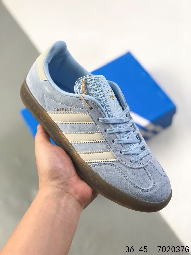 🈴️ 💰120
真标带半码!
阿迪达斯Adidas Gazelle Indoor 三叶草休闲防滑耐磨低帮板鞋
鞋头出色设计 塑就出众贴合感
稳固的后跟贴合足部曲线设计
软弹舒适 不易磨脚
橡胶鞋底配合防滑纹路设计 平稳抓地
尺码:36 36.5 37 38 38.5 39.5 40 40.5 41 42 42.5 43 44 45
ID:702037G