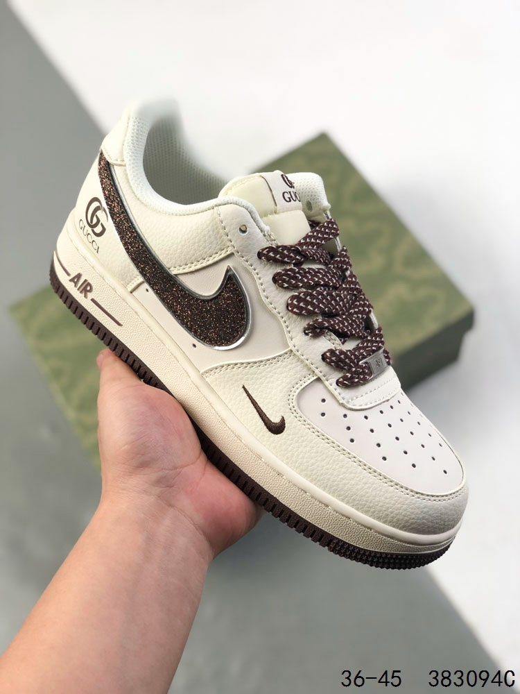 💰170
公司级带半码!
耐克Nike Air Force 1 Low 空军一号 联名 低帮百搭休闲运动板鞋 柔软、弹性十足的缓震性能和出色的中底设计,横跨复古与现代的外型结合,造就出风靡全球三十多年的Force 1 直到今天还深受青睐
ID:383094C