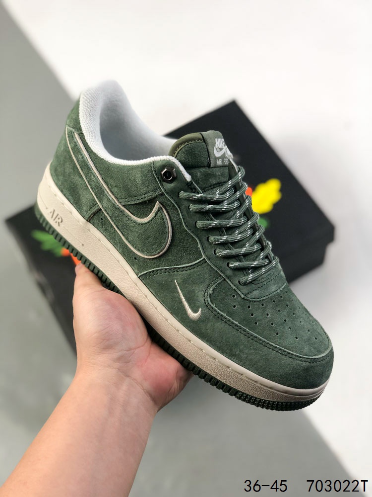 🈴️ 💰170
公司级带半码!
耐克Nike Air Force 1 Low 空军一号 低帮百搭休闲运动板鞋 柔软、弹性十足的缓震性能和出色的中底设计,横跨复古与现代的外型结合,造就出风靡全球三十多年的Force 1 直到今天还深受青睐
ID:703022T