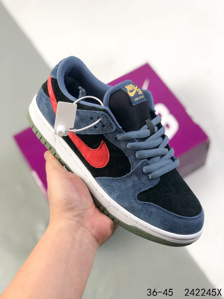 💰130
真标带半码!
耐克Nike SB Dunk Low 复古低帮休闲运动滑板板鞋。采用脚感柔软舒适ZoomAir气垫,有效吸收滑板等极限运动在落地时带来的冲击力,为街头运动者们提供更好的保护
ID:242245X