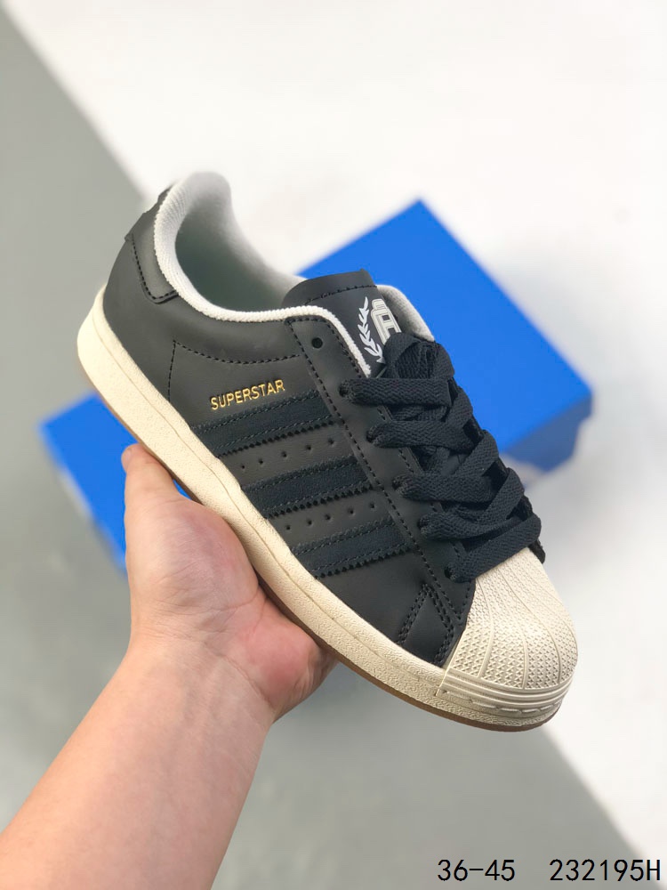🈴️💰125
真标带半码!
阿迪达斯/Adidas Superstar 三叶草 贝壳头系列经典休闲运动板鞋。
ID:232195H
