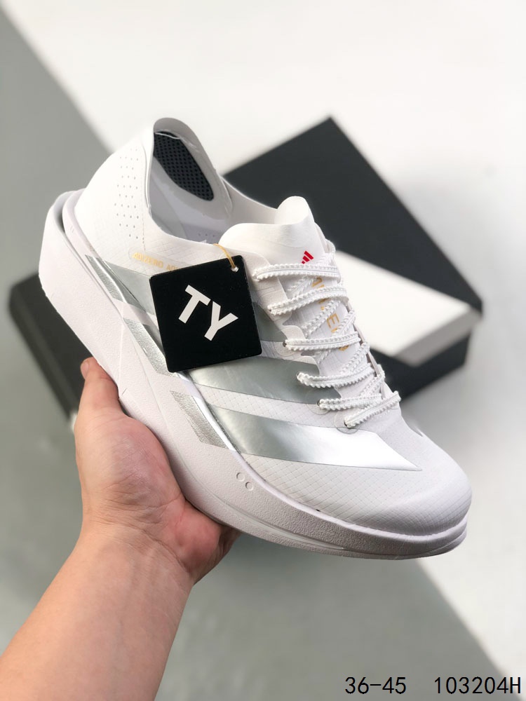 🈴️💰180
公司级带半码!
阿迪达斯 ADIDAS ADIZERO 5.0 运动舒适防滑耐磨 低帮跑步鞋 阿迪达斯革新力作!「破纪录轻跑鞋」adiZero Adios Pro EVO 极致轻盈的Lightweight Upper设计,带来近乎裸足的舒适体验。中底采用尖端科技,Lightstrike Pro材料经过精细调校,实现卓越缓震与轻量化的完美结合。
尺码:如图
ID:103204H