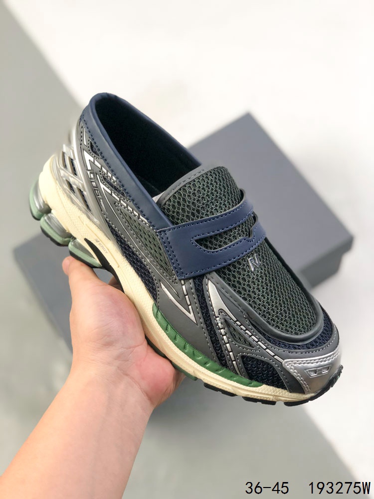 💰180
公司级带半码！
新百伦 New Balance 1906L 一脚蹬缓震乐福鞋款 厚底增高百搭运动休闲鞋。New Balance 话题十足的乐福鞋款 1906L（1906 Loafer）正式迎来全新配色款式，全鞋设计上换上全新色调配置，搭配典型的网眼鞋面和雾面皮革覆盖层，增加透气性与运动感，鞋舌下方加入一个 N 字标志，最后搭载 1906 规格缓震气垫鞋底，兼具舒适脚感与便利的穿脱特性。#HB球鞋#
货号：U1906LSD
尺码：如图
ID：193275W