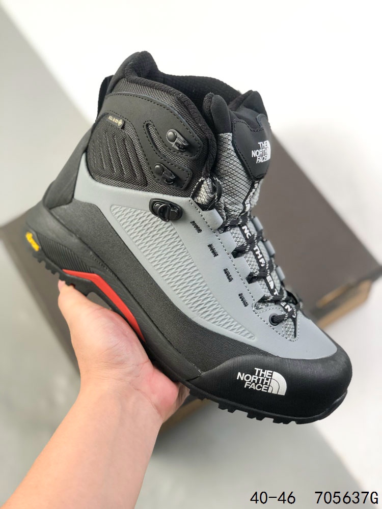 💰300
公司级✅THE NORTH FACE北面男士登山鞋防水防滑保暖徒步鞋中帮系带
专为户外探险设计的高帮徒步鞋，采用经典黑灰配
色，点缀蓝色细节，尽显硬朗与时尚。鞋面采用耐磨
材质，搭配透气网眼设计，确保长时间行走依然舒适
干爽。稳固的鞋底与防滑纹路，提供卓越抓地力，轻
松应对复杂地形。无论是山野徒步还是长途跋涉，这
款鞋子都能为你提供可靠支撑，助你畅享每一次户外
旅程。
货号:NF0A83NBMN8-603
尺码:40 40.5 41 42 42.5 43 44 45 46
lD:705637G
