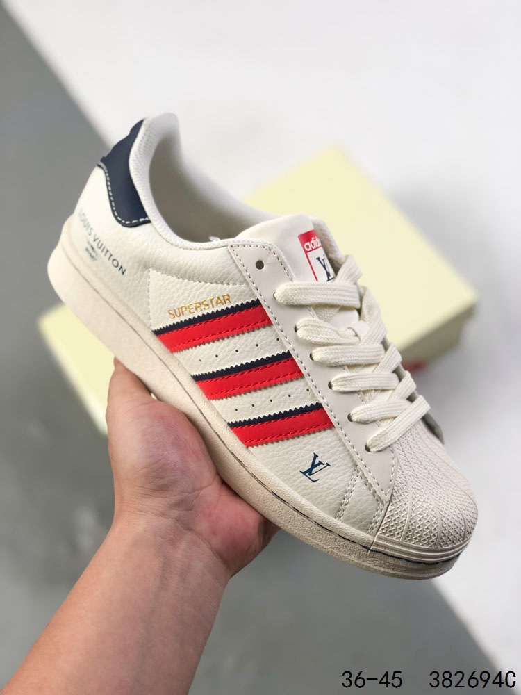 💰150
真标带半码！
阿迪达斯/Adidas Superstar 三叶草 联名 贝壳头系列经典休闲运动板鞋。
ID:382694C