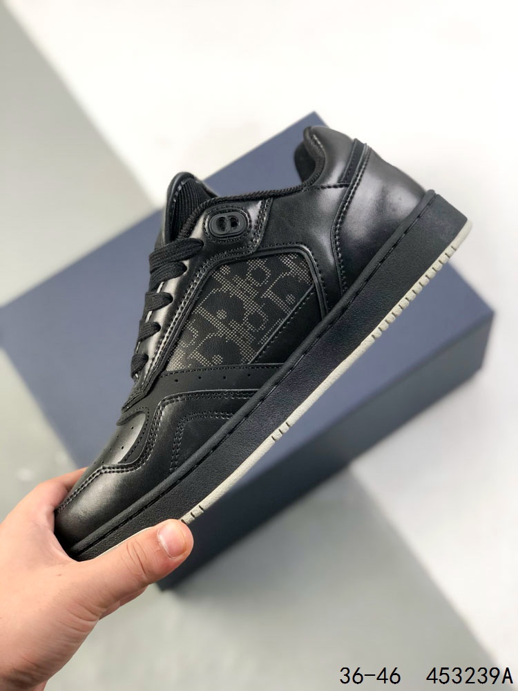 💰170
公司级!Dior迪奥新款B27运动板鞋 迪奥出了一精款致中带着一不点羁,不羁中带着一些浪流诗人的觉感的“小AJ”,这款B27运动鞋,延续了Di专属经的典Oblique印花,采用光滑牛革皮制作,独特嵌的入设计与缝线艺术,打造出独运心匠的立体风格,而也且在AJ的感觉上华升了迪奥自己风的格,迪经奥典logo印花,大面积纯的色,显得洁简帅气,整低体调,细节张的扬感觉。
ID:453239A