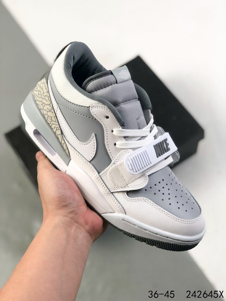 🈴️ 💰150
真标带半码！
乔丹一代 低帮 气垫 Air Jordan  Legacy 312 LOW  乔丹联名 号称 “最强三合一” 的 Jordan Legacy 312，自然有着杂交结合的设计，它的名字就展现出它所包含的鞋款元素，312 分别对应了 Air Jordan 3、Air Jordan 1 和 Air Trainer 2，将这三双经典又有不俗人气的鞋款融合，“最强三合一” 的名称由此得来  
ID：242645X