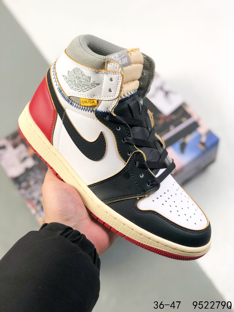 💰130
乔丹Air Jordan 1 Low AJ1 WH 乔1 高帮复古文化休闲运动篮球鞋。凭借出色的性能和吸睛的外观， Air Jordan直是风球场和街头的时尚标杆。Air Jordan 1 从1985年面世的元年款汲取设计灵感，采用简洁大方的经典外观，熟悉中带一抹新颖。
ID：952279Q