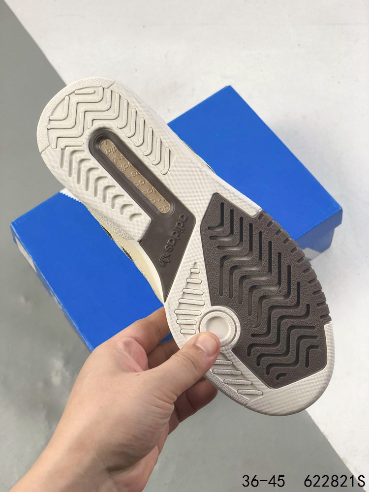 💰150
公司级带半码！
阿迪达斯 ADIZERO POR M舒适百搭 防滑耐磨 低帮 板鞋 男女同款 三叶草FORUM2000 三叶草新款运动板鞋！ 谁能拒绝这样一双复古感十足的面包鞋呢？这个系列的包裹感很不错，踩着好跟脚 暴走也不累 #三叶草   #复古鞋回潮  #宝藏球鞋推荐  #复古鞋  #三叶草面包鞋
货号:  GW6646
尺码:  36-45
ID：622821S