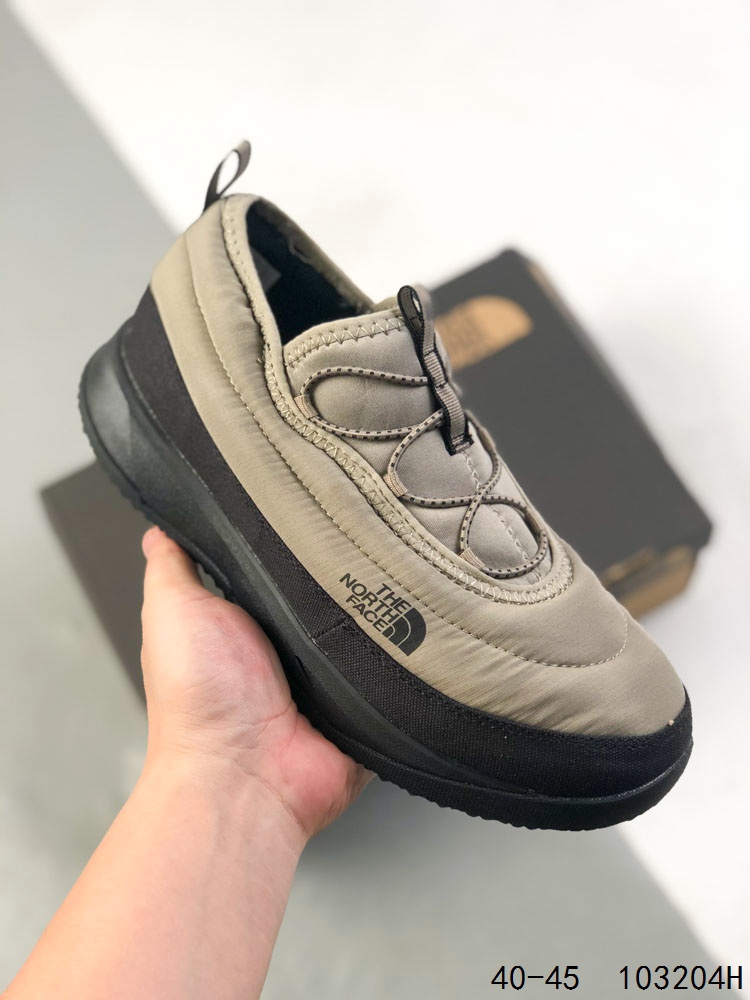 💰180
【公司级】THE NORTH FACE北面男鞋25春夏户外轻便透气舒适防滑休闲营地鞋板鞋 毛毛虫 复古百搭厚底增高运动板鞋 轻巧、柔软、温暖、灵活。居家室内一脚蹬休闲面包鞋采用尼龙帆布鞋面材质#外置轻量PU鞋底❗毛毛虫鞋的设计灵感来源于其独特的外观，鞋身采用柔软的材料，提供极佳的舒适度。鞋底设计考虑了抓地力，适合各种户外活动。此外，该鞋还具有良好的透气性，即使在长时间穿着下也能保持脚部干爽‌‌。
码数：40-45
ID：103204H