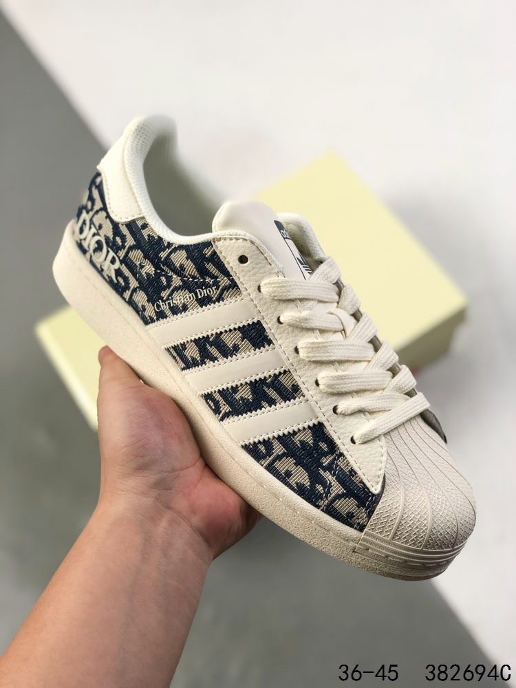 💰150
真标带半码！
阿迪达斯/Adidas Superstar 三叶草 联名 贝壳头系列经典休闲运动板鞋。
ID:382694C