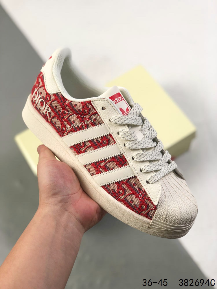 💰150
真标带半码！
阿迪达斯/Adidas Superstar 三叶草 联名 贝壳头系列经典休闲运动板鞋。
ID:382694C