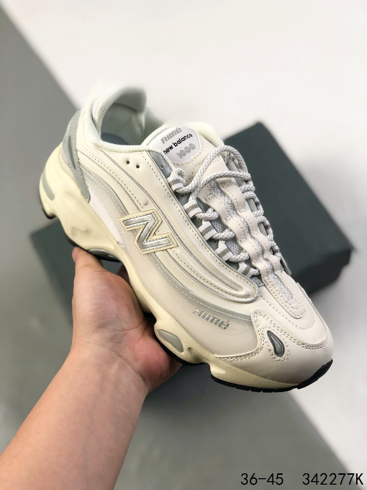 💰130

真标级带半码！
新百伦 NB/New Balance NB1000系列 复古老爹风网布跑步休闲运动鞋 小众老爹鞋 New Balance NB系列鞋款最早风靡于 2000 年初的时候，浓浓复古气质，展现出十足老爹鞋气质。
ID：342277K