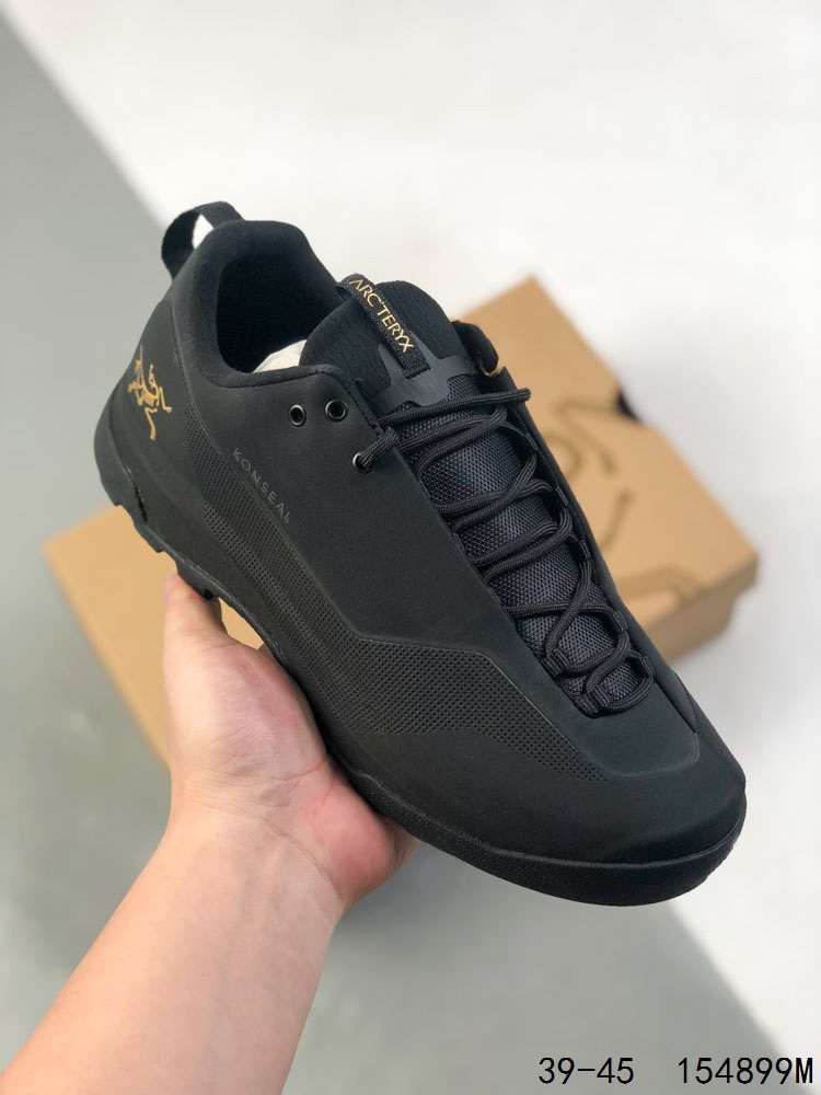 🈴️ 💰260
公司级✅Arcteryx始祖鸟 Konseal Men 轻量 网布防滑轻便耐磨 低帮户外运动跑步鞋
外观看似朴实 却散发着一股高贵气息 虽然是标榜越野鞋 但其实越野跑与登山乃一体两面的运动 皆在相同的山林场域之中进行 包含轻量化鞋身 MegaGrip大底 OrthoLite 3D鞋垫 EVA弹性混合中底等等 以及这次所使用的最新防水透气科技 
抓地力优良的VibramMegaGrip 鞋带收纳设计 避免鞋带勾到绊倒 全脚掌舒适稳定 EVA弹性混合中底 OrthoLite 3D鞋垫 前脚掌TPU支撑片
尺码:39-45
ID:154899M