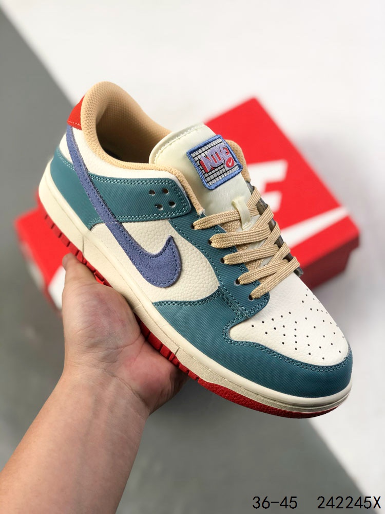 💰130
真标带半码！
耐克Nike SB Dunk Low 复古低帮休闲运动滑板板鞋。采用脚感柔软舒适ZoomAir气垫，有效吸收滑板等极限运动在落地时带来的冲击力，为街头运动者们提供更好的保护
ID：242245X