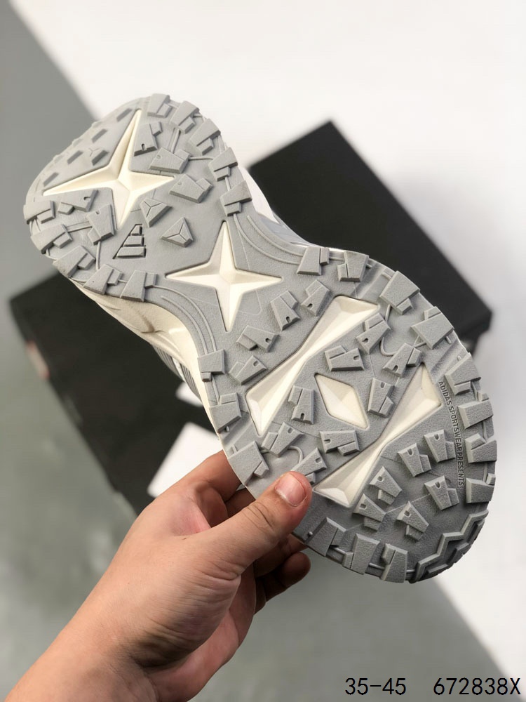 公司级✅Adidas XLG STORM EDGE 阿迪达斯 舒适 防滑 老爹鞋 鞋面由轻薄透气的网布制成 提供卓越的空气流通性能 中底使用品牌独有的Bounce缓震技术 帮助减少地面对关节的冲击力 提升整体的舒适性 鞋子的设计风格简约大气 同时兼顾功能性和美感 适用于各种场景 货号:KK1002 ID:672838X