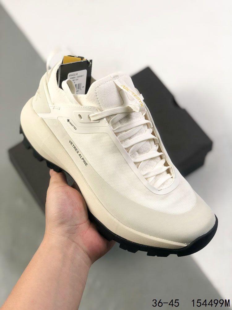 💰240
#新品上市实拍
男鞋采用一体成型热熔鞋面材质,外置vibram黄金耐磨锯齿外底❗️加拿大户外服饰品牌/始祖鸟·Arc"teryx Konseal LT 未来之壳系列低帮轻量化透气越野徒步户外运动跑鞋
尺码:如图
ID:154499M