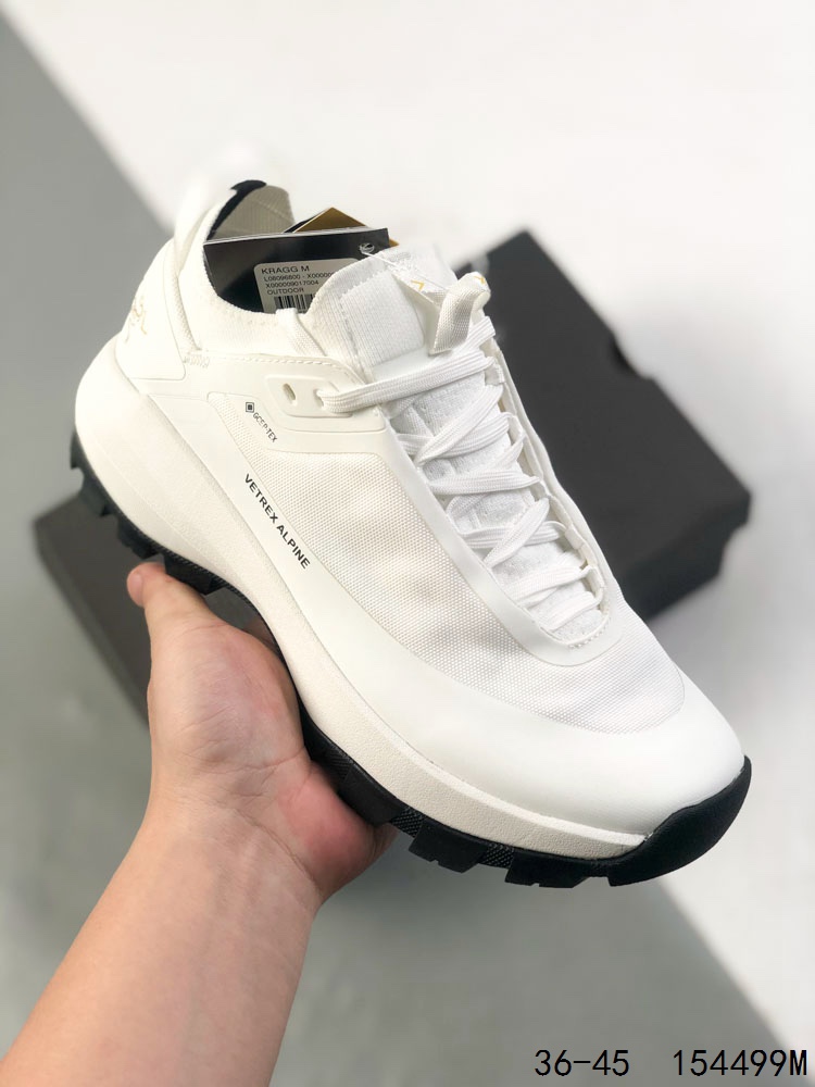 🈴️2⃣️ 💰240
#新品上市实拍
男鞋采用一体成型热熔鞋面材质,外置vibram黄金耐磨锯齿外底❗️加拿大户外服饰品牌/始祖鸟·Arc"teryx Konseal LT 未来之壳系列低帮轻量化透气越野徒步户外运动跑鞋
尺码:如图
ID:154499M