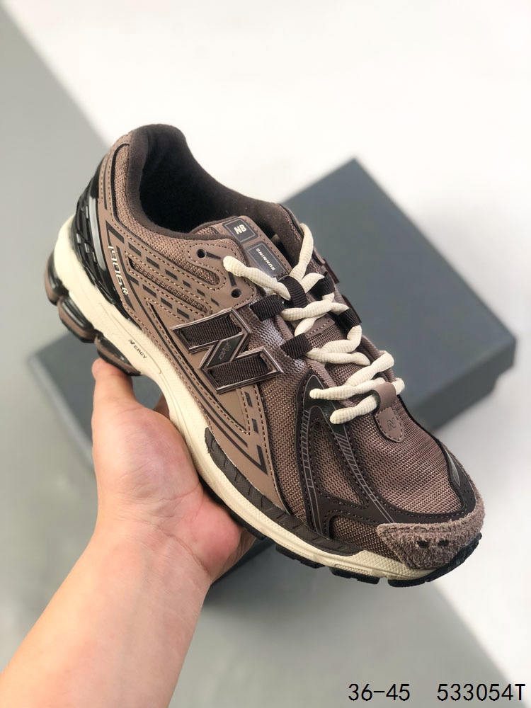 🈴️💰170
公司级带半码！
新百伦New Balance 1906 复古跑鞋 小红书爆款 NB1906这双鞋确实是NB家经典复古款式之一，以全新科技诠释，成功打造1906鞋款，鞋面在保持1906基本线条和片层结构的同时，采用更为简洁、流畅的设计语言
ID：533054T