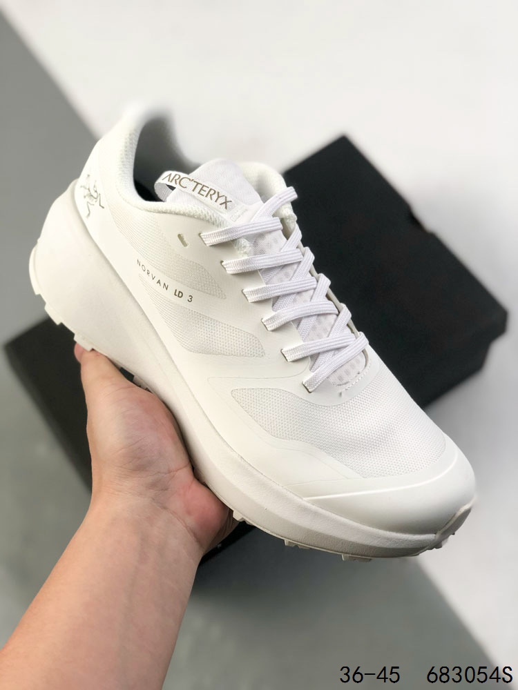 💰170
始祖鸟KONSEAL FL W 覆盖防水男子越野跑鞋 官方同步上架适合技术路线单日徒步穿着 aeriosflgtx鞋受到长途野外跑步鞋的启发 适合在变化的地形上进行快速轻快的徒步旅行穿着,舒适而有支撑性,使您充满信心。该设计与脚部融为一体,可最大限度地减少摩擦,gore-tex保护膜可防水,采用gore隐形适体(invisiblefit)技术,更轻薄舒适。敏捷、稳定和技术路线上的自信源于vibram® megagrip外底、压缩eva内底以及一体的tpu。重量约:275g技术特点防水透气轻量耐磨鞋子鞋外底结构vibram®megagripM橡胶化合材料耐用柔软鞋子结构tpu鞋头可防磨损压缩eva泡沫内底以及一体的tpu铁芯提高了灵活性和稳定性,使您充满信心鞋子衬垫结构4mm厚ortholiteM3d模制插片材料gore-tex薄膜tpu高耐磨保护膜cordura®网眼布ZL
尺码:如图
ID:683054S