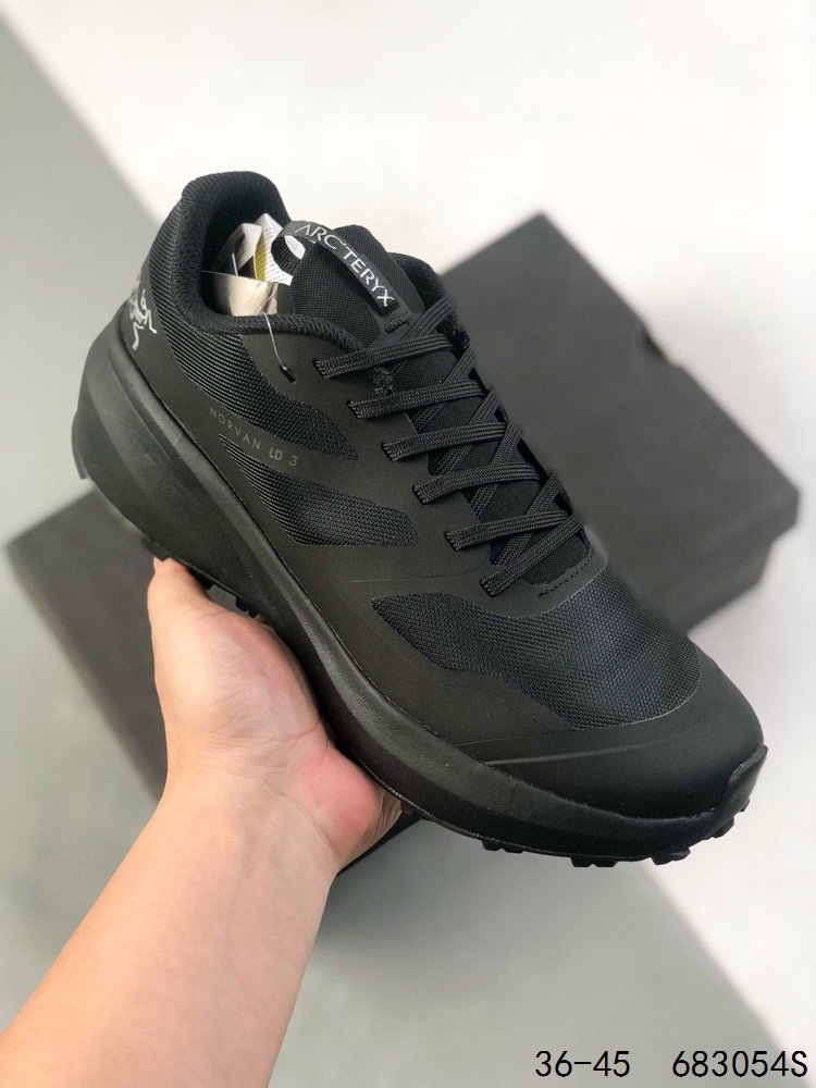 💰170
始祖鸟KONSEAL FL W 覆盖防水男子越野跑鞋 官方同步上架适合技术路线单日徒步穿着 aeriosflgtx鞋受到长途野外跑步鞋的启发 适合在变化的地形上进行快速轻快的徒步旅行穿着,舒适而有支撑性,使您充满信心。该设计与脚部融为一体,可最大限度地减少摩擦,gore-tex保护膜可防水,采用gore隐形适体(invisiblefit)技术,更轻薄舒适。敏捷、稳定和技术路线上的自信源于vibram® megagrip外底、压缩eva内底以及一体的tpu。重量约:275g技术特点防水透气轻量耐磨鞋子鞋外底结构vibram®megagripM橡胶化合材料耐用柔软鞋子结构tpu鞋头可防磨损压缩eva泡沫内底以及一体的tpu铁芯提高了灵活性和稳定性,使您充满信心鞋子衬垫结构4mm厚ortholiteM3d模制插片材料gore-tex薄膜tpu高耐磨保护膜cordura®网眼布ZL
尺码:如图
ID:683054S