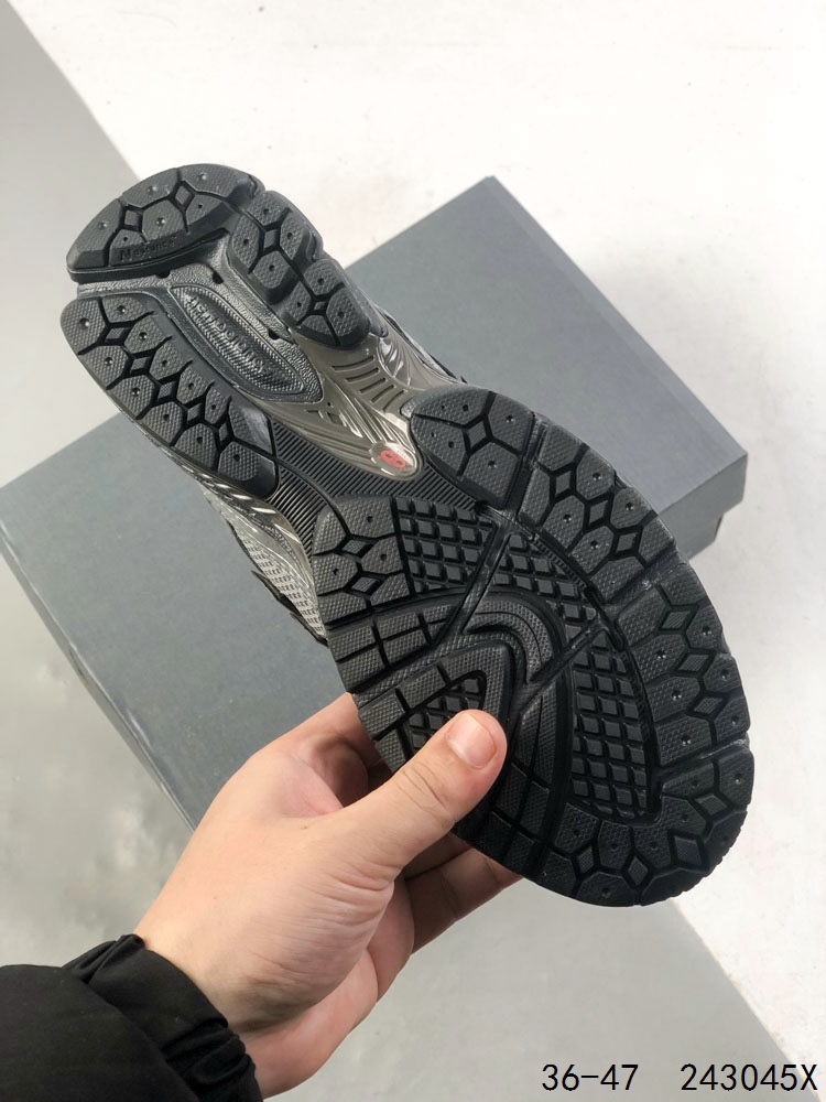 🈴️💰170
公司级带半码！
新百伦New Balance 1906 复古跑鞋 小红书爆款 NB1906这双鞋确实是NB家经典复古款式之一，以全新科技诠释，成功打造1906鞋款，鞋面在保持1906基本线条和片层结构的同时，采用更为简洁、流畅的设计语言
ID：243045X