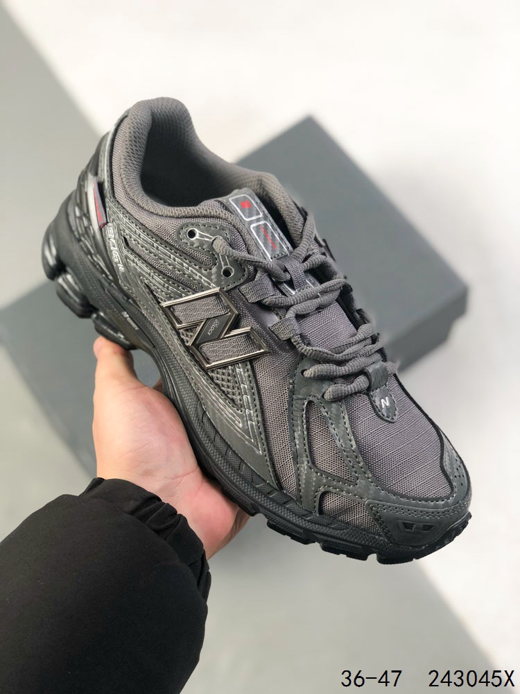 🈴️💰170
公司级带半码！
新百伦New Balance 1906 复古跑鞋 小红书爆款 NB1906这双鞋确实是NB家经典复古款式之一，以全新科技诠释，成功打造1906鞋款，鞋面在保持1906基本线条和片层结构的同时，采用更为简洁、流畅的设计语言
ID：243045X