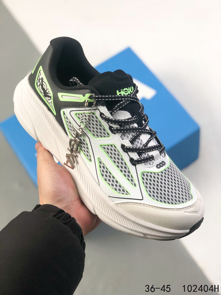 🈴️ 💰140
公司级✅HOKA M CLIFTON ONE9 轻量低帮户外越野跑鞋 户外山脉越野轻量运动跑鞋 
鞋面用轻的无缝架构 鞋带用了弹性不易松脱的扁宽弹性鞋带 轻薄的TPU贴在透气的鞋面上
前掌与中掌部分进行加宽 橡胶大底 EVA缓震鞋底用滚动平衡技术引导跑者自然步态
货号:1155370
尺码:36 36.5 37.5 38 38.5 39 40 40.5 41 42 42.5 43 44 45
编码：102404H