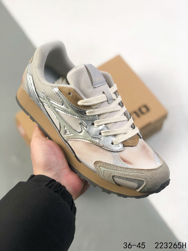 💰180
Mizuno美津浓 LG 60S 2K 舒适百搭 做旧设计 德训 薄底防滑耐磨 低帮休闲鞋
Y2K与60S的时空碰撞 趋势破壁 沿袭MIZUNO经典薄底跑鞋廓形全新年轻化鞋面设计 释出质感与活力兼具的LG 60S 2K
麂皮质感温润柔和 LOGO精致点缀 步履之间 邂逅自在的优雅 全鞋面做旧工艺处理 色基底上局部龟裂 旧化纹理设计 褪去新鞋生硬感
货号:D1GH242103
ID:223265H