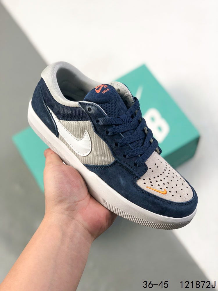 💰110
真标带半码！
耐克Nike SB Force 58款 是一款将前沿创新带入街头的单品，它具有硫化杯底，具有出色的耐用性和灵活性。使用帆布和绒面革，在饰面上放置通风口，它自始至终都融入了传统篮球风格，此次配色迎入，小闪电和芝加哥的风格，重新打造鞋款
ID:121872J