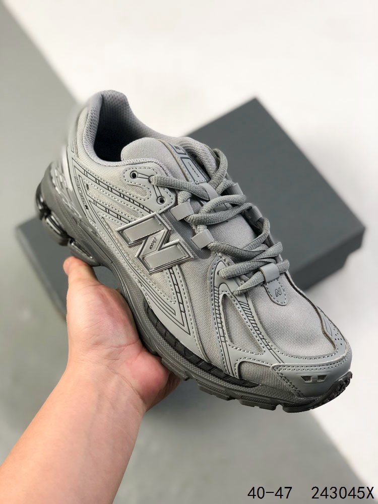 公司级带半码! 新百伦New Balance 1906 复古跑鞋 小红书爆款 NB1906这双鞋确实是NB家经典复古款式之一,以全新科技诠释,成功打造1906鞋款,鞋面在保持1906基本线条和片层结构的同时,采用更为简洁、流畅的设计语言 ID:243045X