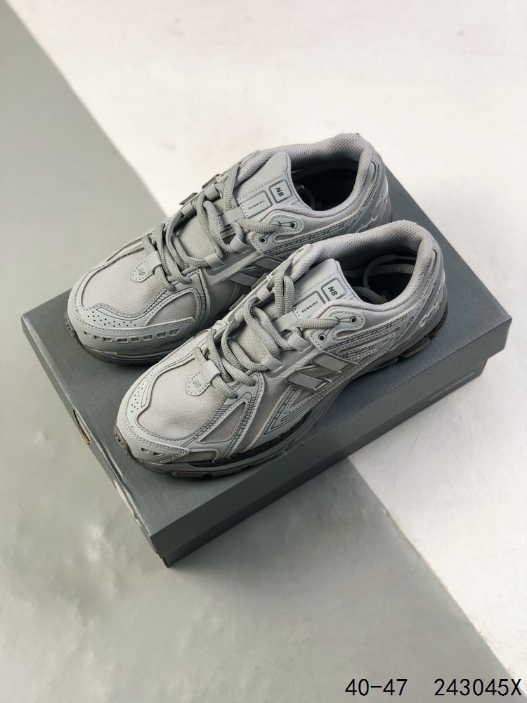 公司级带半码! 新百伦New Balance 1906 复古跑鞋 小红书爆款 NB1906这双鞋确实是NB家经典复古款式之一,以全新科技诠释,成功打造1906鞋款,鞋面在保持1906基本线条和片层结构的同时,采用更为简洁、流畅的设计语言 ID:243045X