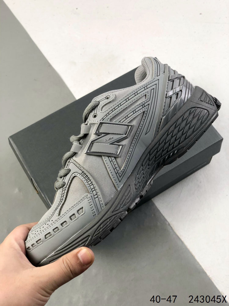 公司级带半码! 新百伦New Balance 1906 复古跑鞋 小红书爆款 NB1906这双鞋确实是NB家经典复古款式之一,以全新科技诠释,成功打造1906鞋款,鞋面在保持1906基本线条和片层结构的同时,采用更为简洁、流畅的设计语言 ID:243045X