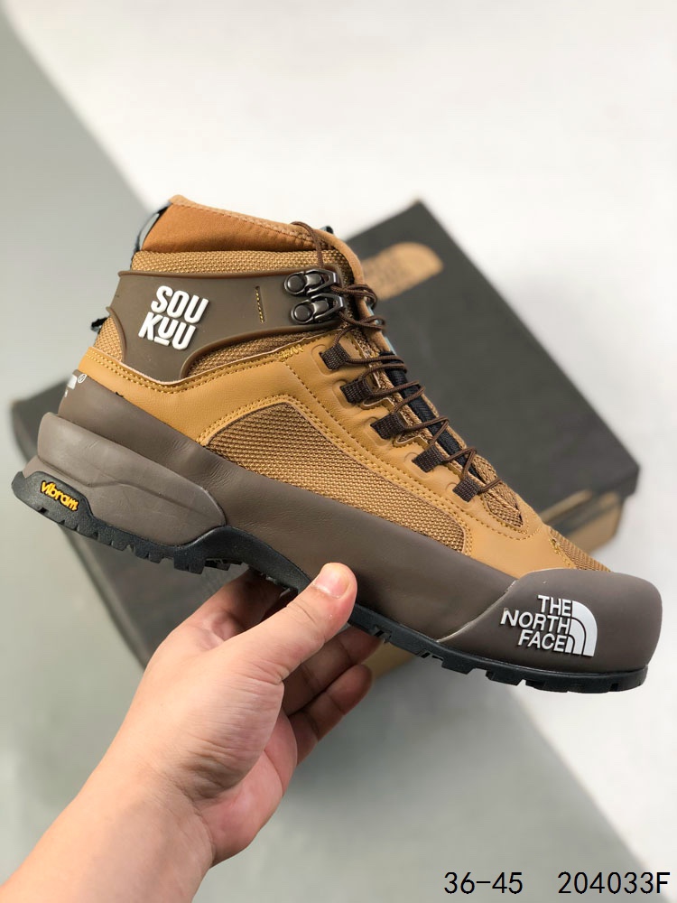 💰220
公司级✅北面THE NORTH FACE SOUKUU 系列 减震防滑耐磨高帮户外功能鞋84SE
‌科技融合‌：采用VECTIV动能传导系统、DRYVENT防水面料及超临界发泡工艺，兼顾轻量化与耐用性。 
‌场景适配‌：Hedgehog Offtrail Hybrid徒步鞋配备凯夫拉纤维增强支撑与BOA旋钮调节系统，Vectiv Pro Hybrid越野跑鞋内置碳纤维推进板。
尺码:36-45
lD:204033F