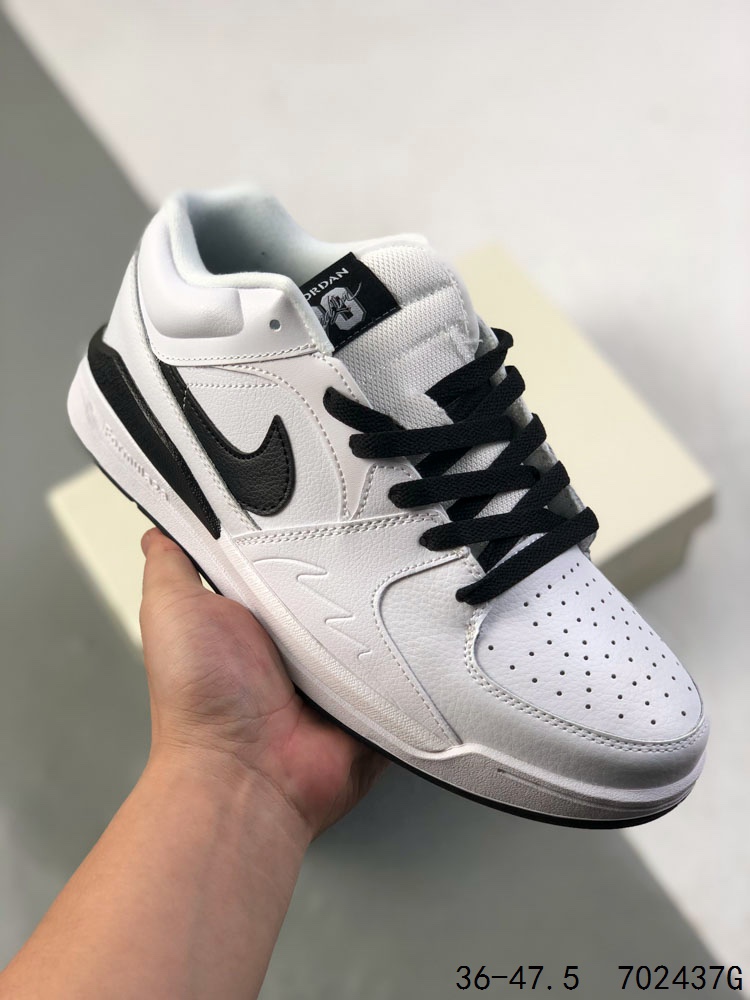 真标带半码! 乔丹Nike Air Jordan Stadium 90 百搭休闲运动跑鞋 Jordan Stadium 90充满了对TinkerHathield 原创设计的致敬,包括中足网状面板、前足外侧的鲨鱼齿轮廓、加垫鞋领和 Nike Air 鞋跟品牌.鞋子本身采用网眼、皮革和绒面革材料混合制成,散发出现代美感,并配备了该品牌全新的 Formula 23 足底缓震技术. ID:702437G