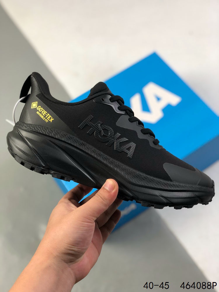 💰210
【公司级】HOKA ONE ONE Challenger ATR6挑战者全地形6减震平衡越野跑鞋 防水版,适合全地形路段,百公里越野无需换鞋。HOKA ONE ONE Challenger ATR6/挑战者6 男款越野跑鞋,挑战者全地形6代,继承了Challenger系列的柔软缓震和平稳顺滑脚感,并在越野路段保证抓地力,在城市路段提供舒适顺畅感。鞋面采用再生面料,工程网布鞋面,保证舒适透气性。厚实的缓冲中底可帮助足部减震,坚固舒适度和支撑力。大底紧密排布的4mm宽条带状凸耳,提升越野的抓地力。滚动平衡,确保自然步伐,嵌入式鞋床,提供全方位稳定感。
货号:1106510
尺码:40-45
编码:464088P