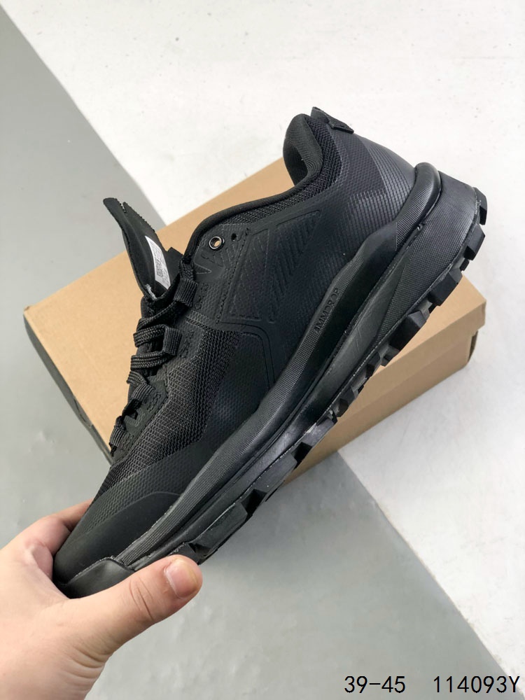 💰210 公司级✅Adidas阿迪达斯TERREX SKYCHASER TECH GTX新款男女运动中帮登山缓震徒步鞋 以GORE-TEX科技与CLIMAWARM+暖风科技为核心，搭配马牌橡胶外底与LIGHTMOTION技术，专为寒冷潮湿环境设计，堪称冬季户外运动的“全能通行证”。 CLIMAWARM+暖风科技则通过Primaloft®隔层与立体织法构建“热循环系统”。中空纤维结构可储存静止空气，配合鞋舌与鞋口的加厚设计，形成封闭式保暖空间，有效阻隔外界冷空气侵入。 货号：IE9905 尺码:39 40 40.5 41 42 42.5 43 44 45 编码：114093Y