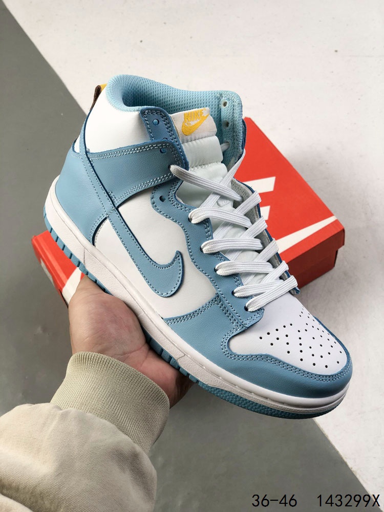 💰170 【公司级】耐克 AMBUSH x NK SB Dunk High 滑板鞋高帮男女士运动鞋 联名圣斗士大钩 吴亦凡同款篮球鞋 ，以早年间最经典的 Dunk Hi 为蓝本 选用质感出众的荔枝皮打造鞋面 搭配亮色配色尽显街头气质 鞋款最大亮点在于侧身 Swoosh Logo 延至后跟并超过鞋身 以夸张设计带来辨识度的提升 醒目效果极强 鞋舌与后跟处均饰有AMBUSH 字样 鞋款联名身份不言而喻 。 货号：FD0776 码数：36-46 ID：143299X