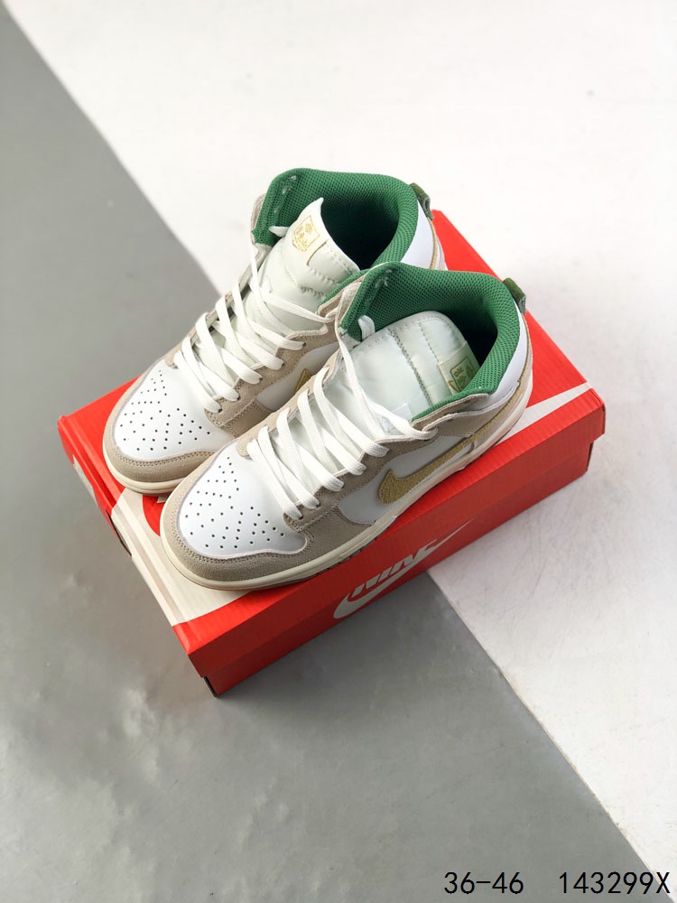 💰170 【公司级】耐克 AMBUSH x NK SB Dunk High 滑板鞋高帮男女士运动鞋 联名圣斗士大钩 吴亦凡同款篮球鞋 ，以早年间最经典的 Dunk Hi 为蓝本 选用质感出众的荔枝皮打造鞋面 搭配亮色配色尽显街头气质 鞋款最大亮点在于侧身 Swoosh Logo 延至后跟并超过鞋身 以夸张设计带来辨识度的提升 醒目效果极强 鞋舌与后跟处均饰有AMBUSH 字样 鞋款联名身份不言而喻 。 货号：FD0776 码数：36-46 ID：143299X