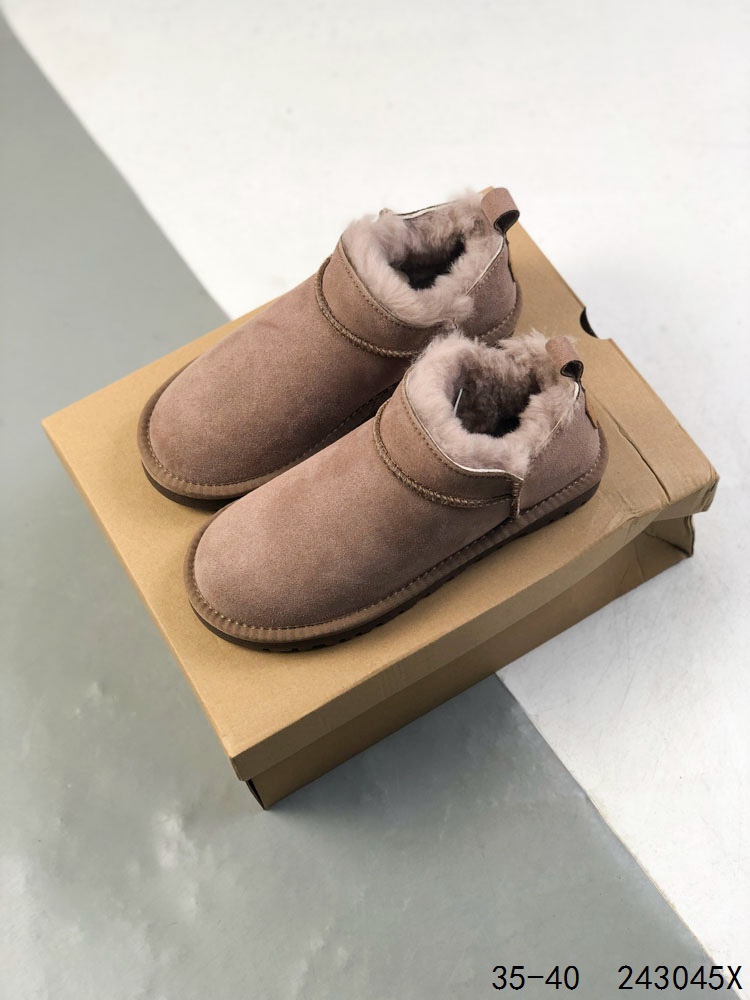 💰160 
UGG 周冬雨Mini短靴秋冬羊皮毛一体雪地靴 全鞋采用ZP同厂 隆丰A级澳洲进口羊皮毛一体 品牌代工厂生产线 完全遵循ZP工艺流程 代工厂原厂版师 秉承无原鞋不开发选择 注重每一处细节 市面最正版型 TREADLITE”轻翼“科技外底 轻便/耐用/柔韧/桩型  
Size：如图
ID:243045X