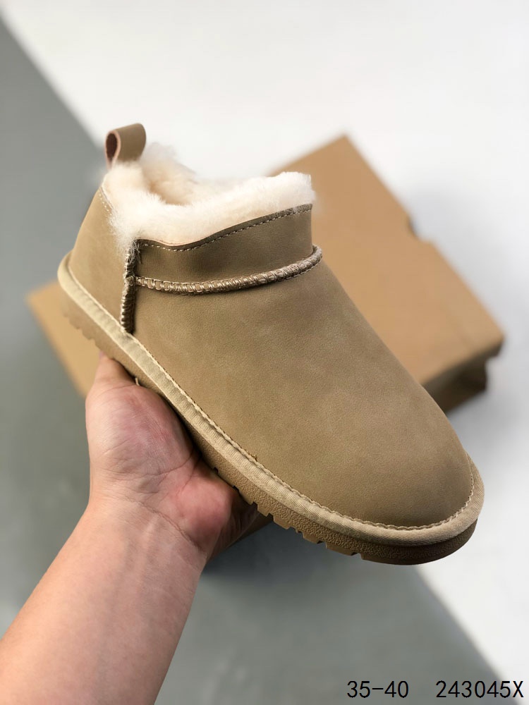 💰160 
UGG 周冬雨Mini短靴秋冬羊皮毛一体雪地靴 全鞋采用ZP同厂 隆丰A级澳洲进口羊皮毛一体 品牌代工厂生产线 完全遵循ZP工艺流程 代工厂原厂版师 秉承无原鞋不开发选择 注重每一处细节 市面最正版型 TREADLITE”轻翼“科技外底 轻便/耐用/柔韧/桩型  
Size：如图
ID:243045X