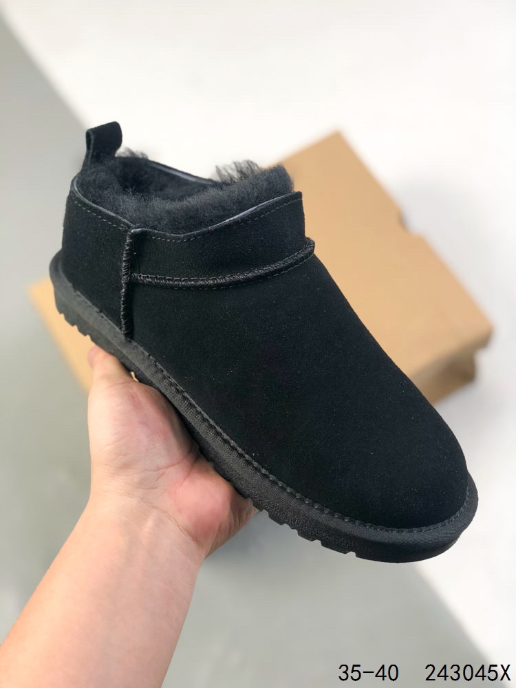 🈴️ 💰160 
UGG 周冬雨Mini短靴秋冬羊皮毛一体雪地靴 全鞋采用ZP同厂 隆丰A级澳洲进口羊皮毛一体 品牌代工厂生产线 完全遵循ZP工艺流程 代工厂原厂版师 秉承无原鞋不开发选择 注重每一处细节 市面最正版型 TREADLITE”轻翼“科技外底 轻便/耐用/柔韧/桩型  
Size：如图
ID:243045X