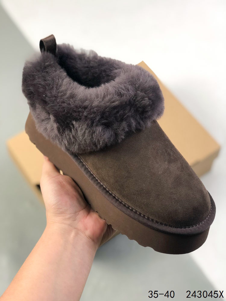 💰160 
UGG 周冬雨Mini短靴秋冬羊皮毛一体雪地靴 全鞋采用ZP同厂 隆丰A级澳洲进口羊皮毛一体 品牌代工厂生产线 完全遵循ZP工艺流程 代工厂原厂版师 秉承无原鞋不开发选择 注重每一处细节 市面最正版型 TREADLITE”轻翼“科技外底 轻便/耐用/柔韧/桩型  
Size：如图
ID:243045X
