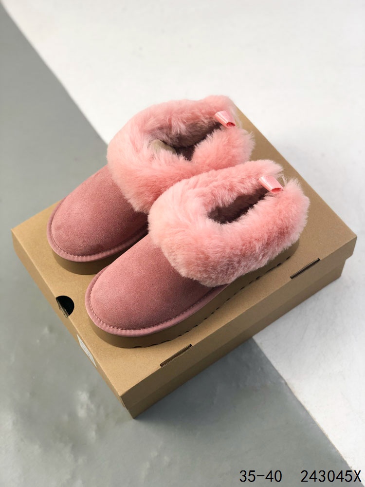 🈴️ 💰160 
UGG 周冬雨Mini短靴秋冬羊皮毛一体雪地靴 全鞋采用ZP同厂 隆丰A级澳洲进口羊皮毛一体 品牌代工厂生产线 完全遵循ZP工艺流程 代工厂原厂版师 秉承无原鞋不开发选择 注重每一处细节 市面最正版型 TREADLITE”轻翼“科技外底 轻便/耐用/柔韧/桩型  
Size：如图
ID:243045X